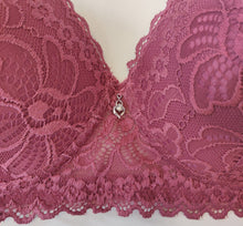 Charger l&#39;image dans la galerie, Women&#39;s Push Up Sexy Lace Bra Lift Up Underwire Padded V-Neck Comfy Bralette
